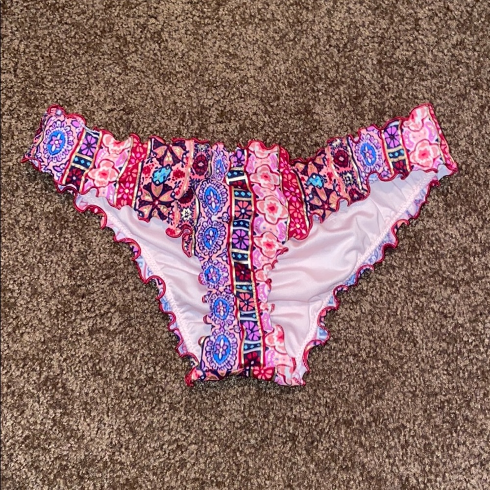 Scrunched bikini bottoms